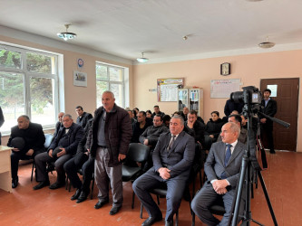 Laçın Rayon İcra Hakimiyyətinin başçısı Aqil Nəzərlinin növbəti görüşü-səyyar qəbulu Bərdə rayonunun Təhlə kəndi ərazisindəki 195 ailəlik qəsəbədə keçirildi.