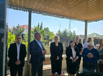 Laçın Rayon İcra Hakimiyyətinin əməkdaşları Vətən müharibəsi şəhidlərinin məzarlarını ziyarət ediblər.