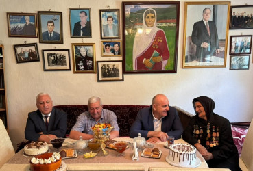 Laçın Rayon İcra Hakimiyyətinin başçısı Aqil Nəzərli  Sosialist Əməyi Qəhrəmanı, Prezident Təqaüdçüsü Şərqiyə Vəliyevanı anadan olmasının 90 illik yubileyi ilə bağlı təbrik etmişdir.