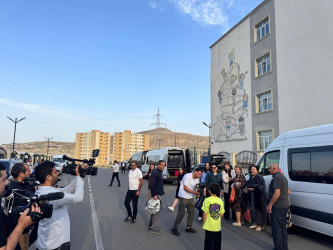 Laçın rayonunun Bəylik kəndinə 2-ci mərhələdə daha 41 məcburi köçkün  ailəsi yola salındı.