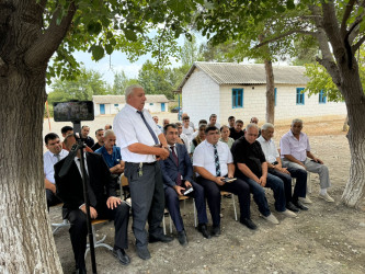 Laçın Rayon İcra Hakimiyyətinin başçısı Aqil Nəzərlinin növbəti görüşü-səyyar qəbulu Bərdə rayonunun Kələntərli kəndi ərazisində keçirildi. 15.08.2025