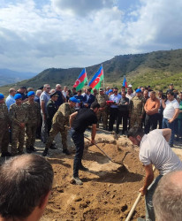 Şəhid Quliyev Camal Möhübbət oğlunun nəşi 31 ildən sonra Laçın şəhərində torpağa tapşırılmışdır.